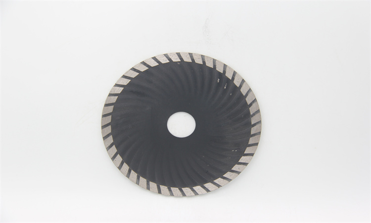 Black patterned-rim diamond blade