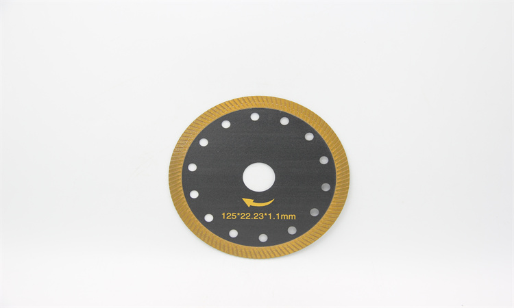 Black-and-gold blade marked 125 on a white background